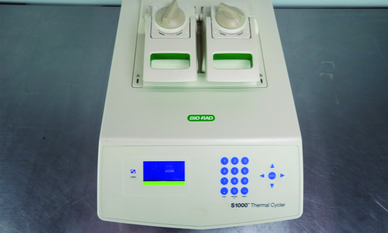 Máy luân nhiệt S1000™ chạy được 2 qui trình nhiệt khác nhau 2 x 48 giếng